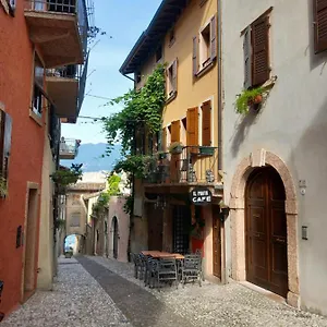 https://modern-apartment-near-the-lake-front.hotelinveneto.com