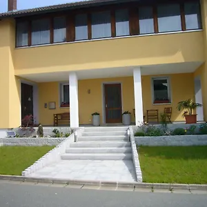  Apartment Im Alten Schulhaus - Keine Monteure